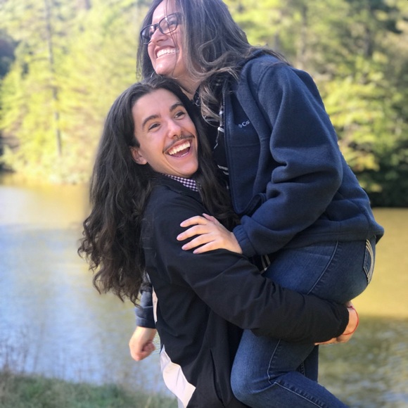 Meet your Posher, Lucia - Picture 2 of 9